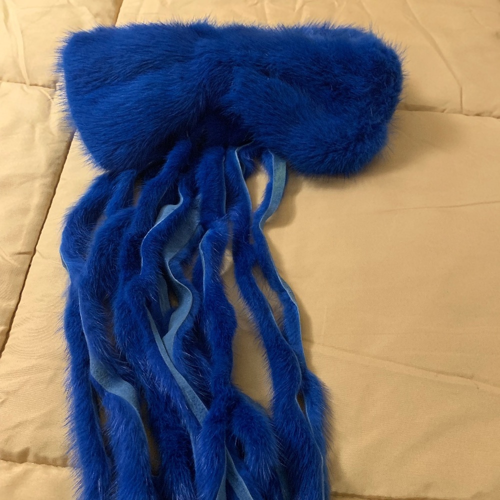 A Genuine Mink Bow attached to the front of the collar.